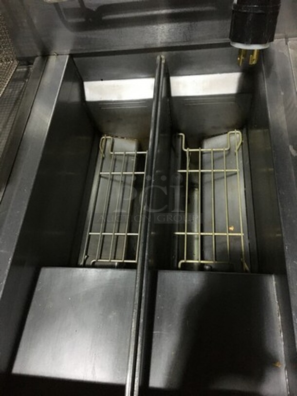 NICE! LATE MODEL! Frymaster Commercial Natural Gas Powered 3 Bay Deep Fat Fryer! With Oil Filter System! With 4 Metal Frying Baskets! With Backsplash! All Stainless Steel! Model BIGLA3306CSD Serial 1609RV0126! On Commercial Casters! - Image 6 of 12