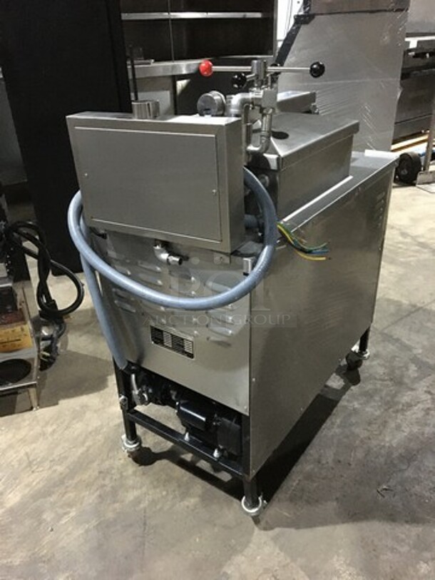 LATE MODEL! NEVER USED! 2019 Shineho Electric Powered Pressure Fryer! With Digital Touch Controls! With Oil Filter System! Model P007! All Stainless Steel! On Commercial Casters! 220V! - Image 4 of 10