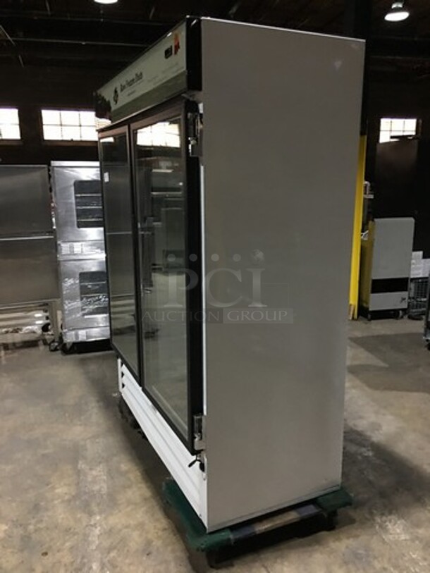 Commercial 2 Door Half Refrigerated Cooler Merchandiser & Half Reach In Freezer Merchandiser!  - Image 2 of 9