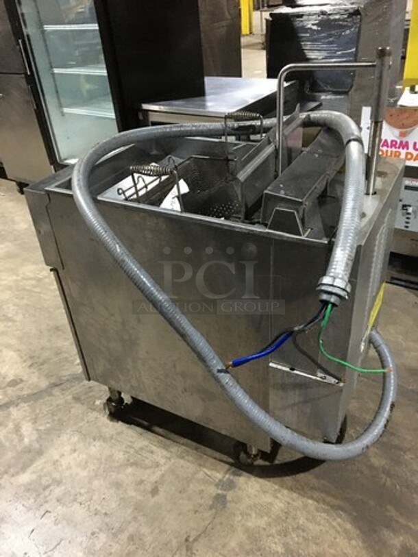 Hobart Commercial Electric Deep Fat Fryer! With Metal Basket! All Stainless Steel! Model 1HF85CF Serial 481656344! 208V 3Phase! On Commercial Casters! - Image 4 of 10