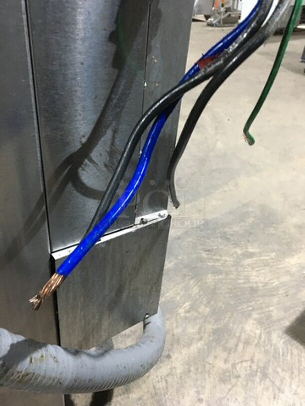 Hobart Commercial Electric Deep Fat Fryer! With Metal Basket! All Stainless Steel! Model 1HF85CF Serial 481656344! 208V 3Phase! On Commercial Casters! - Image 10 of 10