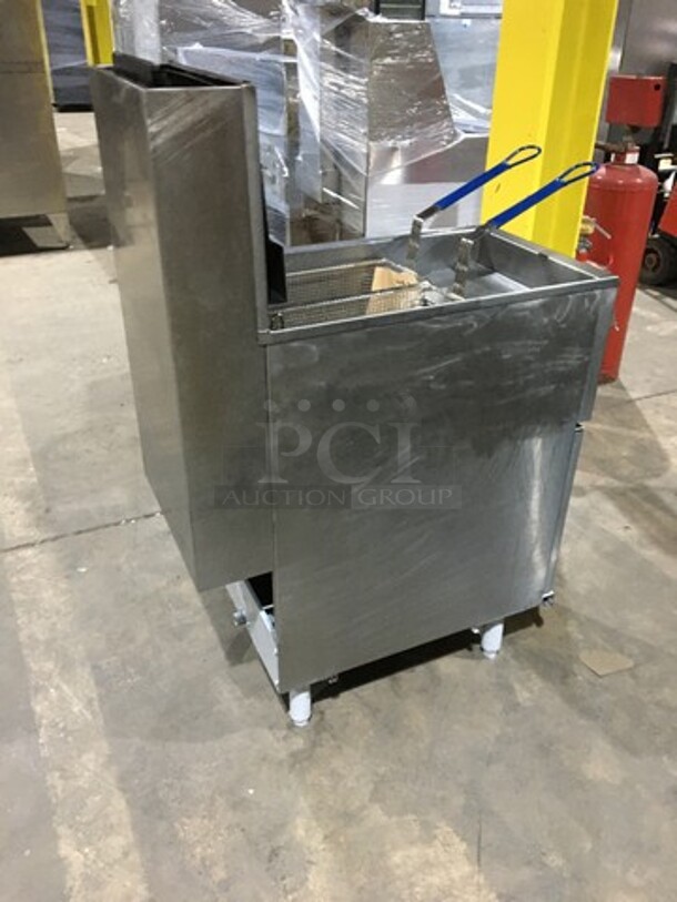Pitco Commercial Natural Gas Powered Deep Fat Fryer! With Backsplash! With 2 Metal Frying Baskets! All Stainless Steel! Model 40C+ Serial G14FA030248! On Legs - Image 3 of 8