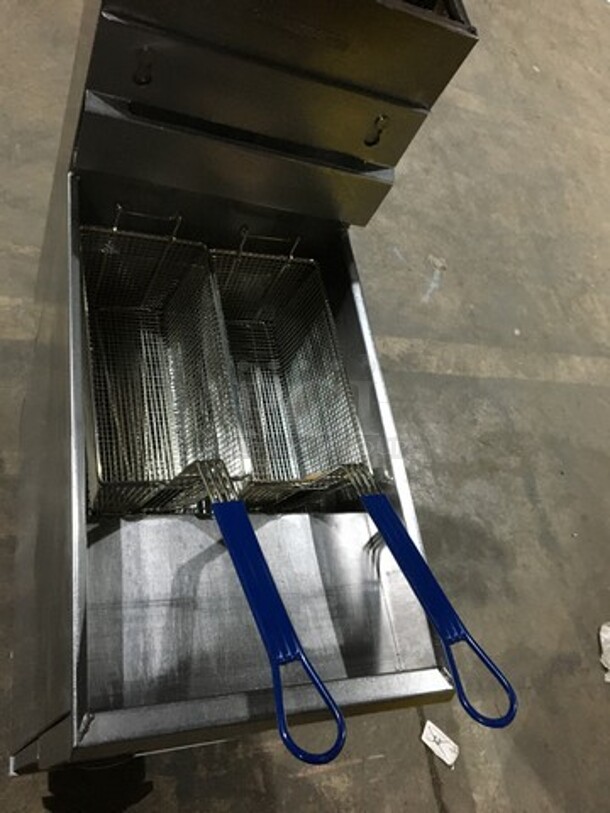 Pitco Commercial Natural Gas Powered Deep Fat Fryer! With Backsplash! With 2 Metal Frying Baskets! All Stainless Steel! Model 40C+ Serial G14FA030248! On Legs - Image 4 of 8