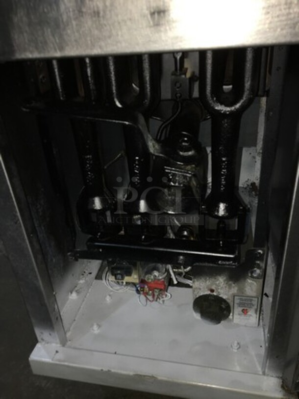 Pitco Commercial Natural Gas Powered Deep Fat Fryer! With Backsplash! With 2 Metal Frying Baskets! All Stainless Steel! Model 40C+ Serial G14FA030248! On Legs - Image 6 of 8