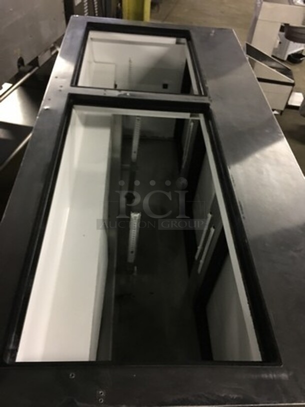 True Commercial Refrigerated Sandwich Prep Table! With 3 Door Underneath Storage Space! All Stainless Steel! Model TSSU7230MBST Serial 7648877! 115V 1Phase! On Commercial Casters! - Image 4 of 9