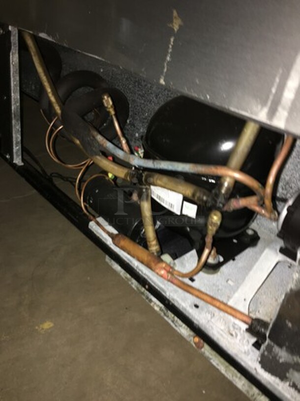 True Commercial Refrigerated Sandwich Prep Table! With 3 Door Underneath Storage Space! All Stainless Steel! Model TSSU7230MBST Serial 7648877! 115V 1Phase! On Commercial Casters! - Image 9 of 9