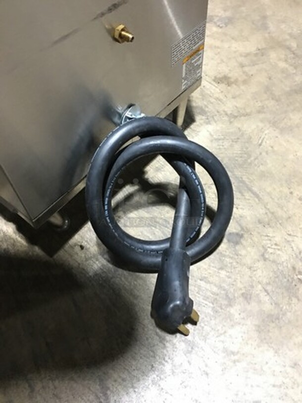 Bunn Commercial Countertop Dual Coffee Brewing Machine! Axiom Series! With 4 Coffee Pot Warming Stations! All Stainless Steel! Model AXIOM2/2TWIN Serial AXTN014121! 120/208/240V! 1Phase! On Legs! - Image 9 of 9