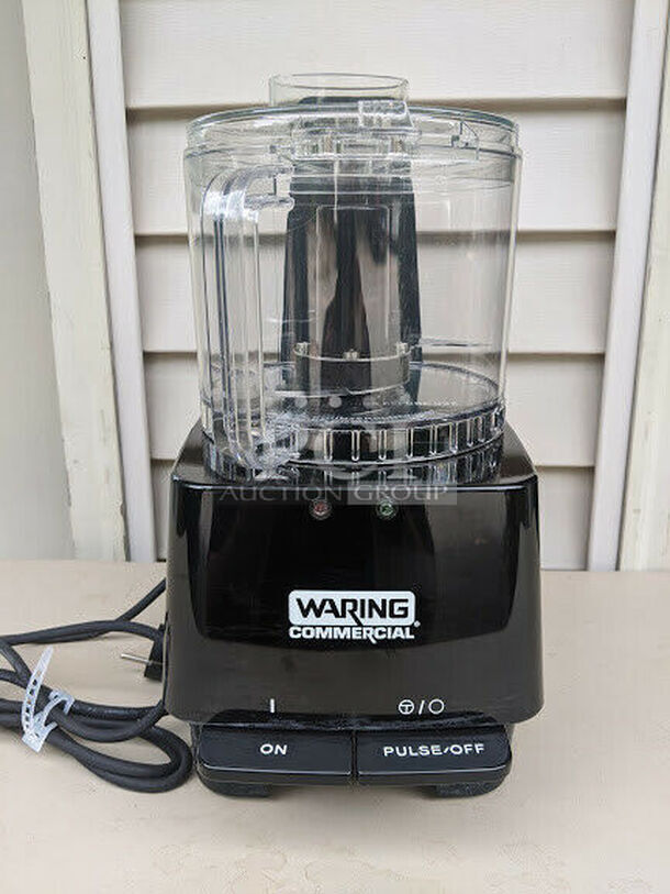 BRAND NEW IN BOX! Waring Model VCM1000PE Commercial Countertop International 2.5 Quart Food Processor w/ Polycarbonate Work Bowl and Flat Cover. 220 Volts and Designed For International Use. Stock Picture Used For Gallery Picture