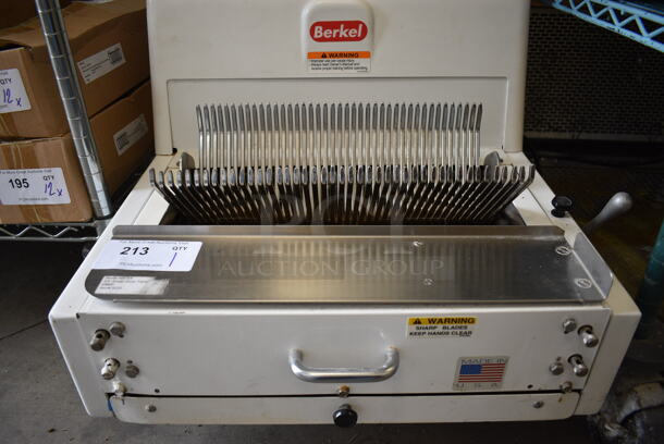 GREAT! Berkel Model MB 3/8 Metal Commercial Countertop Bread Loaf Slicer. 115 Volts, 1 Phase. 24x26x22. Tested and Working! - Image 2 of 6