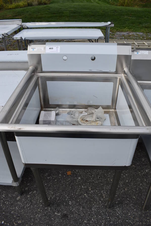 BRAND NEW SCRATCH AND DENT! Steelton Stainless Steel Commercial Single Bay Sink. 29.5x30x43 - Image 1 of 3