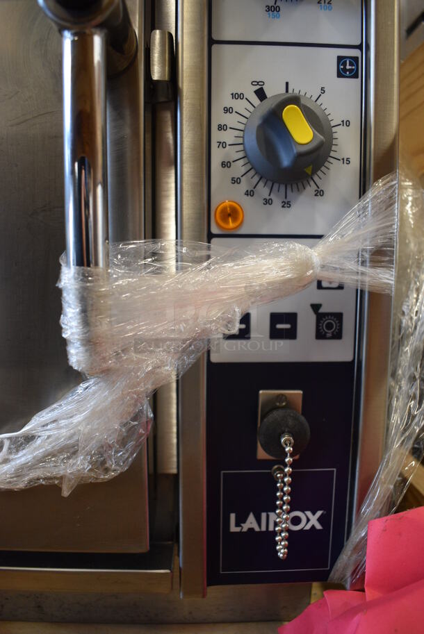 BRAND NEW IN CRATE! Lainox Model VE105X Stainless Steel Commercial Countertop Electric Powered Convection Oven w/ View Through Door, Metal Oven Racks and Thermostatic Controls. 208 Volts. 31.5x29x23 - Image 4 of 9