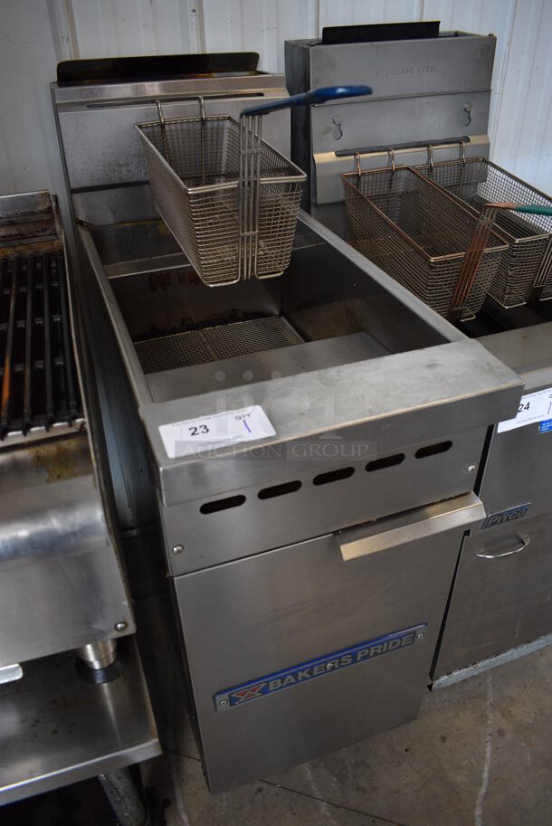 NICE! Baker's Pride Stainless Steel Commercial Floor Style Deep Fat Fryer w/ Metal Fry Basket. 15.5x33x45.5 - Image 3 of 7