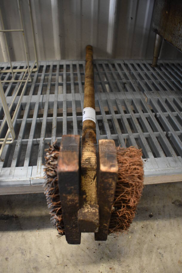 Coarse Cleaning Brush. 8x5.5x32 - Image 2 of 3