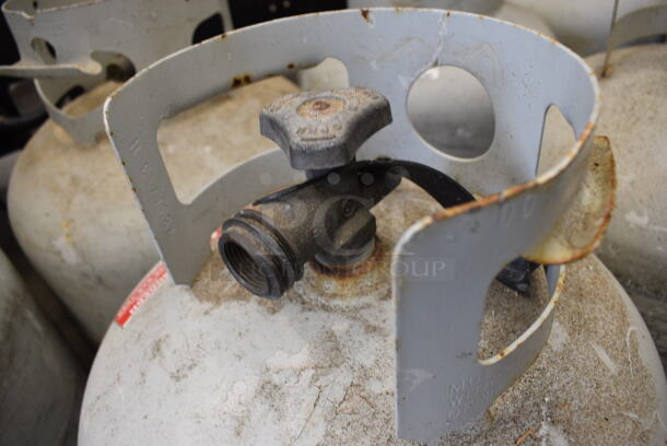 2 Metal Liquid 20 Pound Propane Gas Canisters. 11x11x18. 2 Times Your Bid! - Image 3 of 4