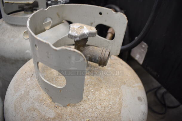 2 Metal Liquid 20 Pound Propane Gas Canisters. 11x11x18. 2 Times Your Bid! - Image 4 of 4