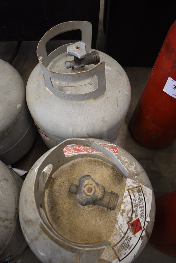 2 Metal Liquid 20 Pound Propane Gas Canisters. 11x11x18. 2 Times Your Bid! - Image 4 of 5
