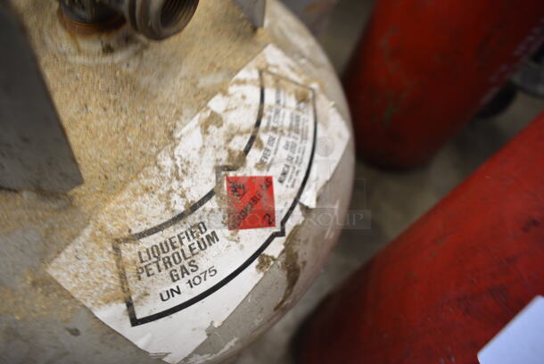 2 Metal Liquid 20 Pound Propane Gas Canisters. 11x11x18. 2 Times Your Bid! - Image 5 of 5