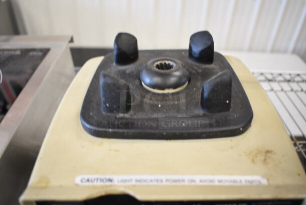 Vita-Mix Commercial Countertop Blender Base. 120 Volts, 1 Phase. 7.5x9x8. Tested and Working! - Image 4 of 5
