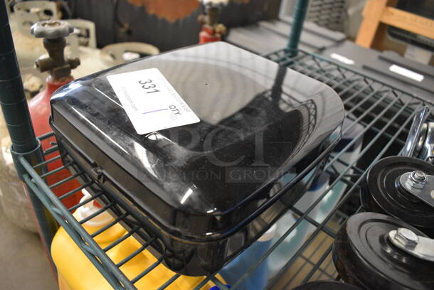 Black and Decker Hand Mixer w/ Attachments in Case. 9x9.5x4 - Image 3 of 4