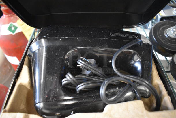 Black and Decker Hand Mixer w/ Attachments in Case. 9x9.5x4 - Image 4 of 4