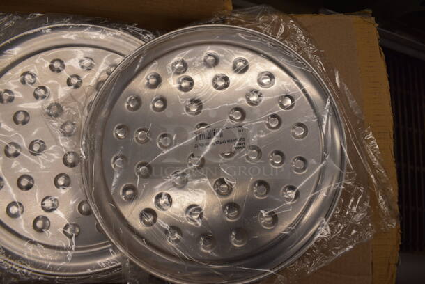 72 BRAND NEW IN BOX! Winco APZN-10 Aluminum Wide Rim Pizza Tray w/ Nibs. 10x10. 72 Times Your Bid! - Image 3 of 5
