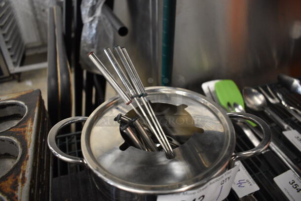 Metal Fondue Pot. 10.5x7x8 - Image 2 of 3