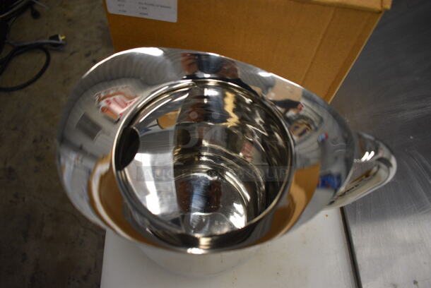 2 BRAND NEW IN BOX! Stainless Steel Commercial Pitchers. 9x6.5x8.5. 2 Times Your Bid!  - Image 4 of 4