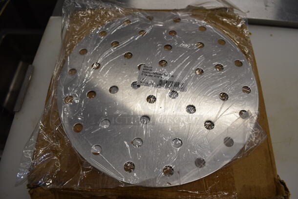 36 BRAND NEW IN BOX! Winco APZP-8P Aluminum Perforated Pizza Pans. 8x8. 36 Times Your Bid! - Image 1 of 5