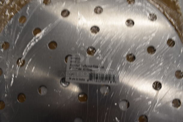 36 BRAND NEW IN BOX! Winco APZP-8P Aluminum Perforated Pizza Pans. 8x8. 36 Times Your Bid! - Image 3 of 5