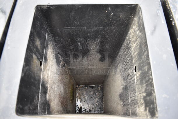 Black Planter. 16x16x40 - Image 3 of 3