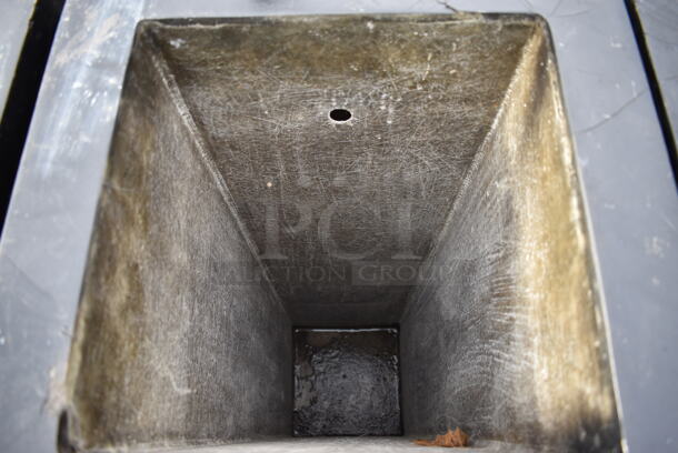 Black Planter. 16x16x40 - Image 3 of 3
