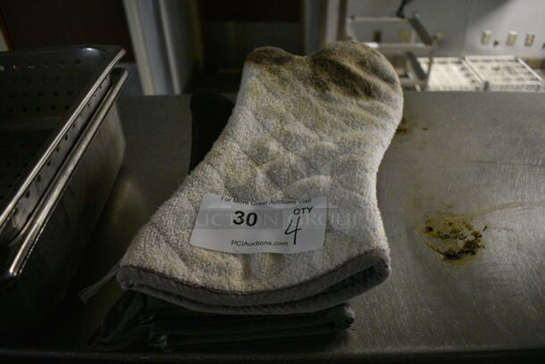 4 Oven Mitts. 15x7. 4 Times Your Bid!