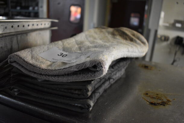 4 Oven Mitts. 15x7. 4 Times Your Bid! - Image 2 of 2
