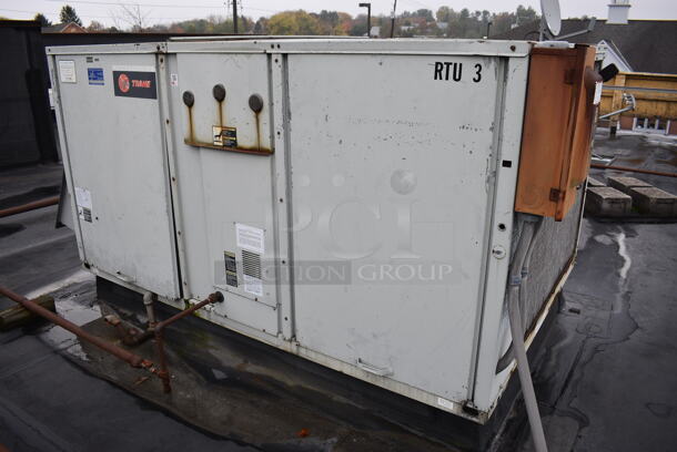 GREAT! Trane Model YCD120B3H0DB Metal Commercial Rooftop Air Conditioner. 208-230 Volts, 3 Phase. BUYER MUST REMOVE. 117x64x49 - Image 2 of 7