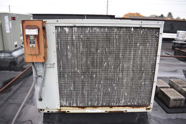 GREAT! Trane Model YCD120B3H0DB Metal Commercial Rooftop Air Conditioner. 208-230 Volts, 3 Phase. BUYER MUST REMOVE. 117x64x49 - Image 3 of 7