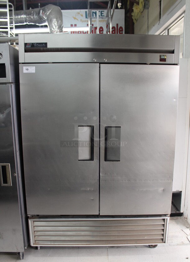 FANTASTIC! True Model TS-49 Commercial Stainless Steel Double Door Reach In Refrigerator/Cooler On Commercial Casters. 54x29.5x83. 115V/60Hz. Working When Removed! 