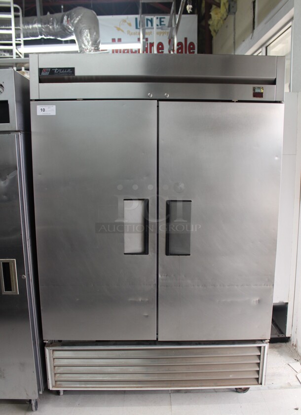 FANTASTIC! True Model TS-49 Commercial Stainless Steel Double Door Reach In Refrigerator/Cooler On Commercial Casters. 54x29.5x83. 115V/60Hz. Working When Removed!  - Image 1 of 9