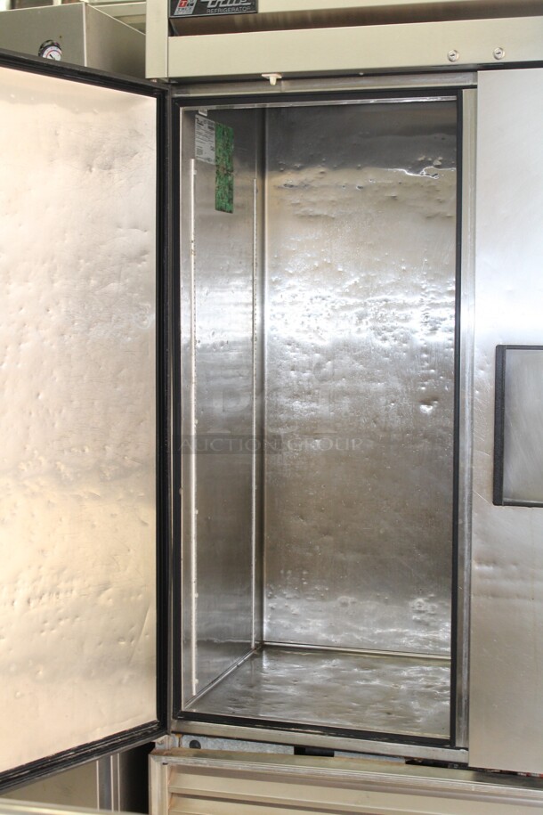 FANTASTIC! True Model TS-49 Commercial Stainless Steel Double Door Reach In Refrigerator/Cooler On Commercial Casters. 54x29.5x83. 115V/60Hz. Working When Removed!  - Image 3 of 9