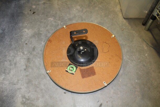 Traffic Safety Mirror. 17.5x17.5x6 - Image 2 of 3