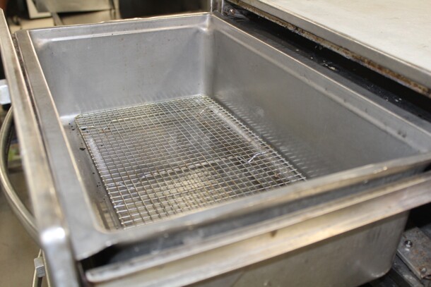 SUPER FIND! Wells Model RW-26 Commercial Stainless Steel 2 Drawer Built In Food Warmer. 29.5x21.5x21. 120V/60Hz. Working When Removed! - Image 5 of 8