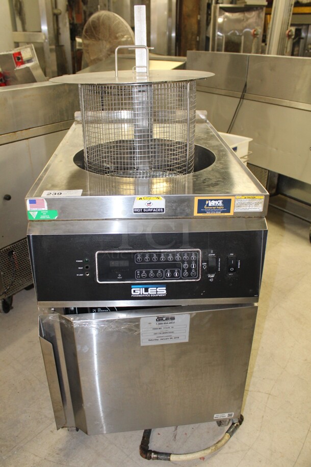 WOW! Giles Model GEF-720 Commercial Stainless Steel Electric Kettle Fryer On Commercial Casters. 75lb Oil Capacity. 24x39x55. 208V/60Hz. 3 Phase. Working When Removed!