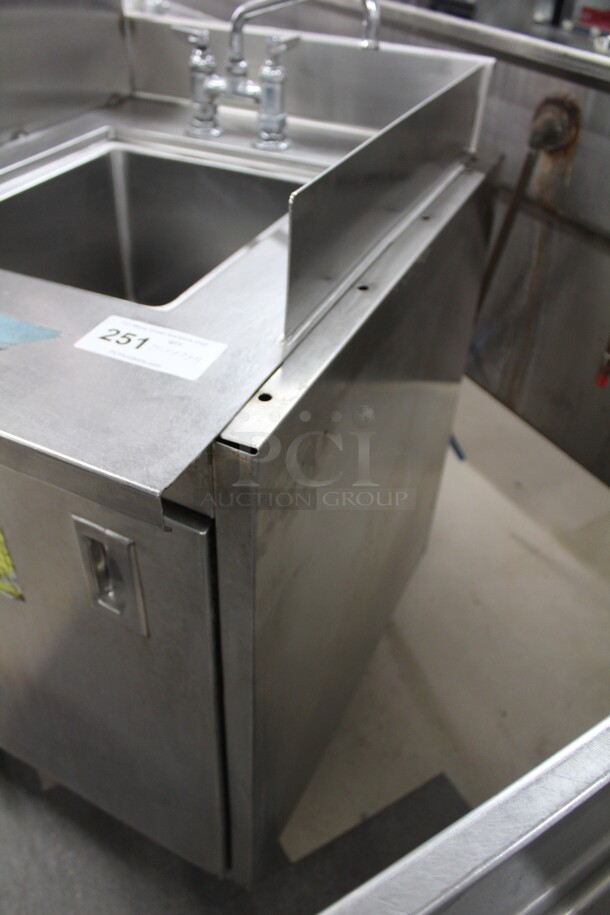 GREAT! Commercial Stainless Steel Sink Cabinet With Faucet And Sidesplash. 25.5x31x41 - Image 4 of 7