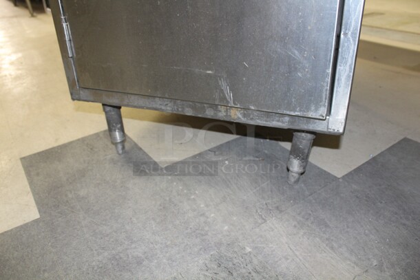 GREAT! Commercial Stainless Steel Sink Cabinet With Faucet And Sidesplash. 25.5x31x41 - Image 5 of 7