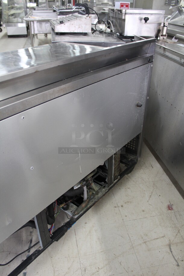 WOW! True Model TWT-72 Commercial Stainless Steel 3 Door Worktop Refrigerator/Cooler. 72.5x30x39. 115V.60Hz. Working When Removed!  - Image 7 of 8