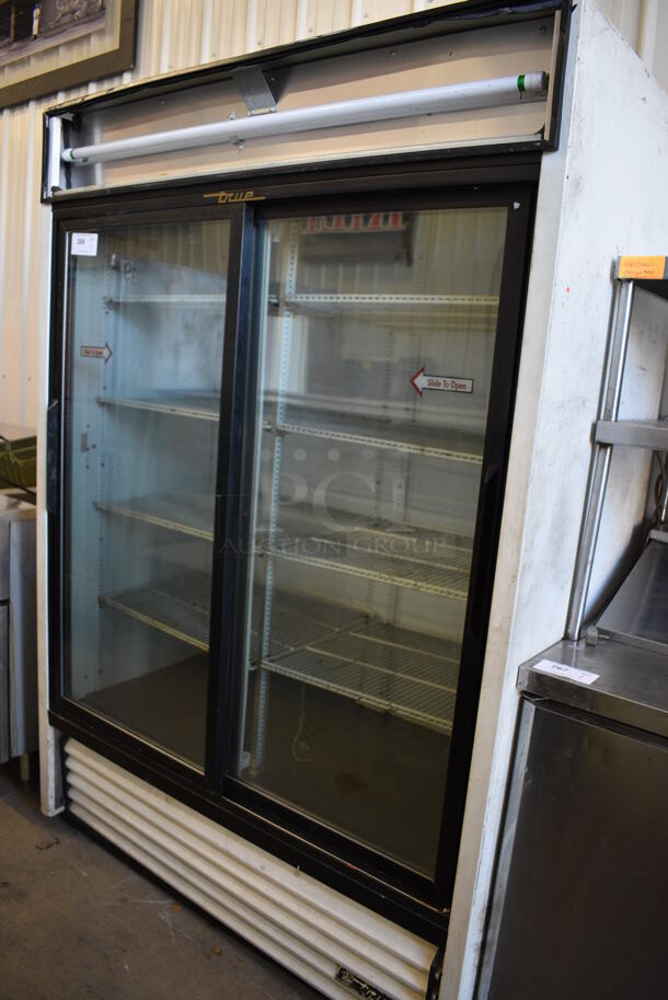 NICE! 2006 True Model GDM-47 Metal Commercial 2 Door Reach In Cooler Merchandiser w/ Poly Coated Racks. 115 Volts, 1 Phase. 54x29x79. Tested and Working! - Image 2 of 8