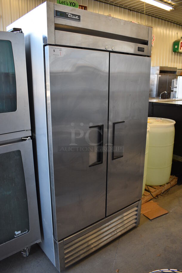 SWEET! 2019 True Model T-35-HC Stainless Steel Commercial 2 Door Reach In Cooler w/ Poly Coated Racks. 115 Volts, 1 Phase. 39x30x78. Tested and Powers On But Compressor Does Not Engage - Image 2 of 7