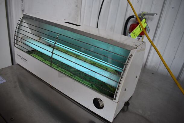 Metal Bug Zapper. 8.5x23x12. Tested and Working! - Image 5 of 5