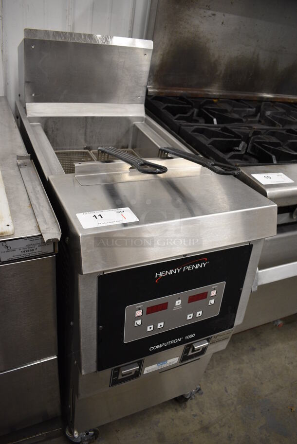 BEAUTIFUL! 2018 Henny Penny Model OFG-321 Stainless Steel Commercial Floor Style Natural Gas Powered Deep Fat Fryer w/ 2 Metal Fry Baskets on Commercial Casters. 85,000 BTU. 17x34x44 - Image 4 of 7