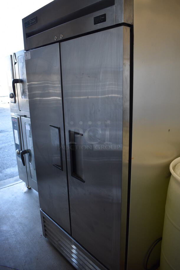 SWEET! 2019 True Model T-35-HC Stainless Steel Commercial 2 Door Reach In Cooler w/ Poly Coated Racks. 115 Volts, 1 Phase. 39x30x78. Tested and Powers On But Compressor Does Not Engage - Image 7 of 7
