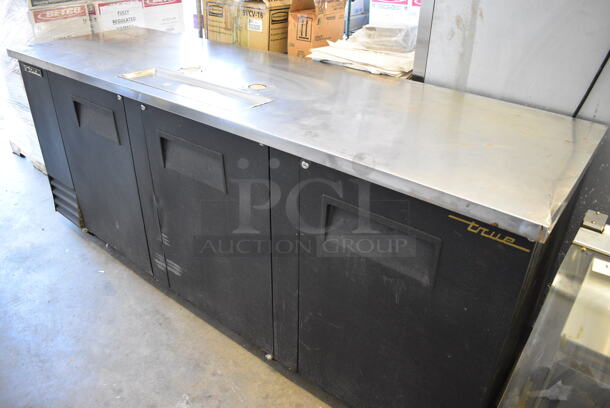 WOW! 2009 True Model TDD-4 Metal Commercial Direct Draw Kegerator w/ 3 Doors and 6 Couplers. 115 Volts, 1 Phase. 91x28x37. Tested and Powers On But Does Not Get Cold - Image 2 of 7